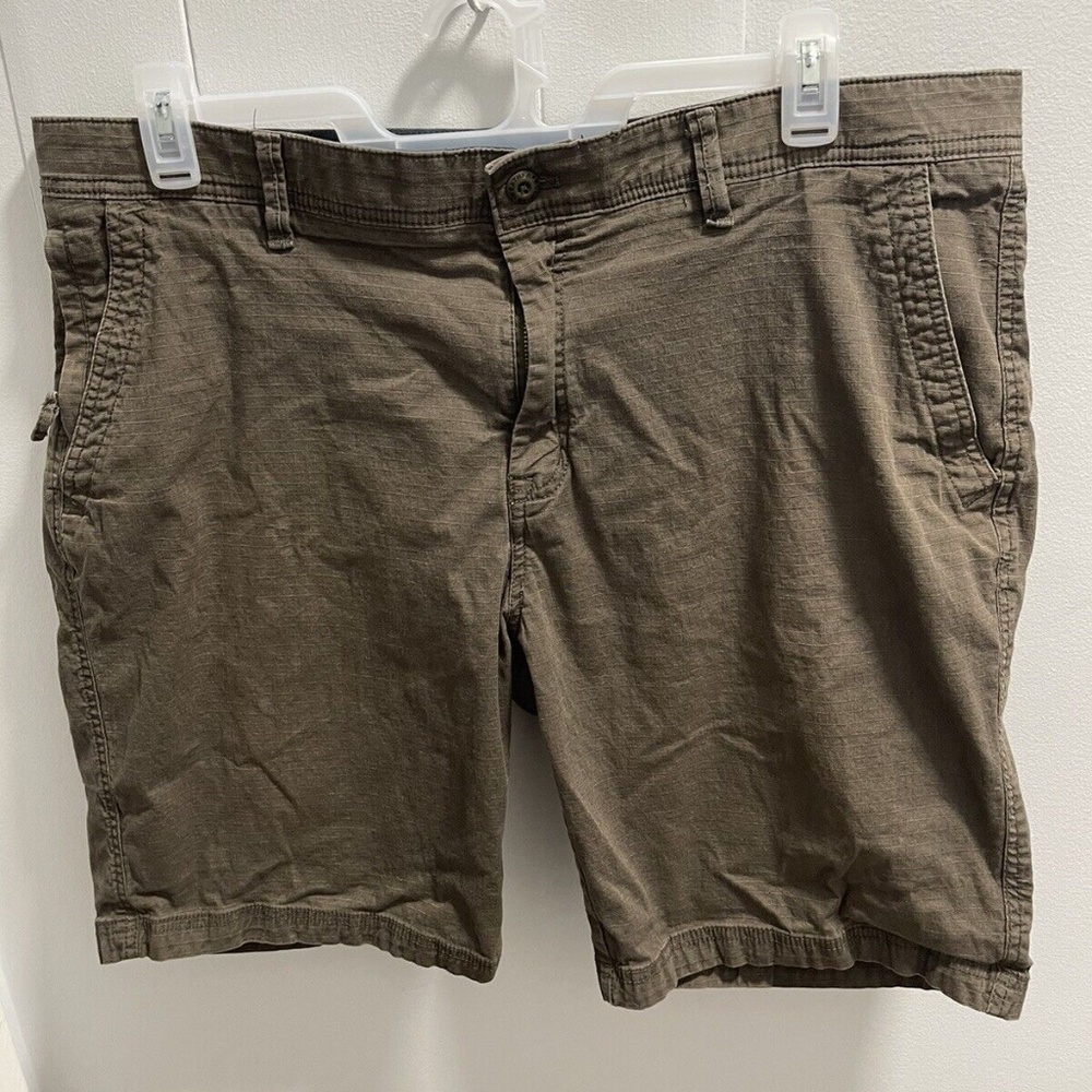Weatherproof Cargo Shorts | Size 40 | 10" Inseam